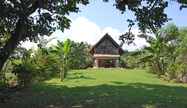 Intimate villa for 2 or small family